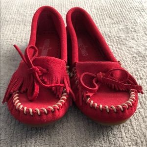 Minnetonka Moccasin Red Size 5